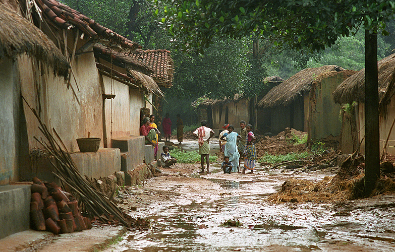 Eine berschwemmte Dorfstrae, Jharkhand - Monsun 13