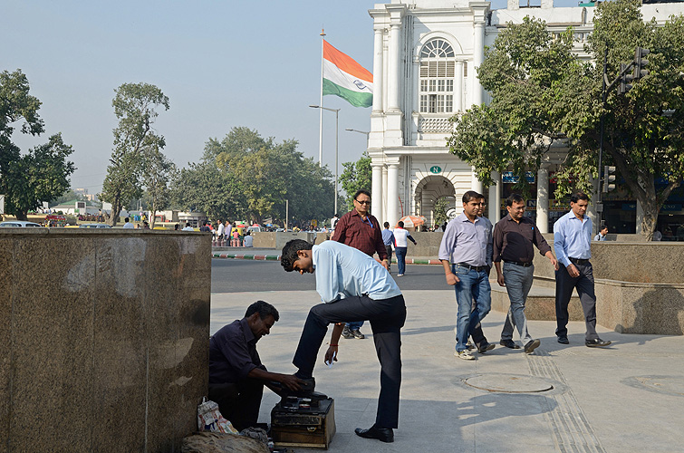Schuhputzer am Connaught-Place im Zentrum von New Delhi