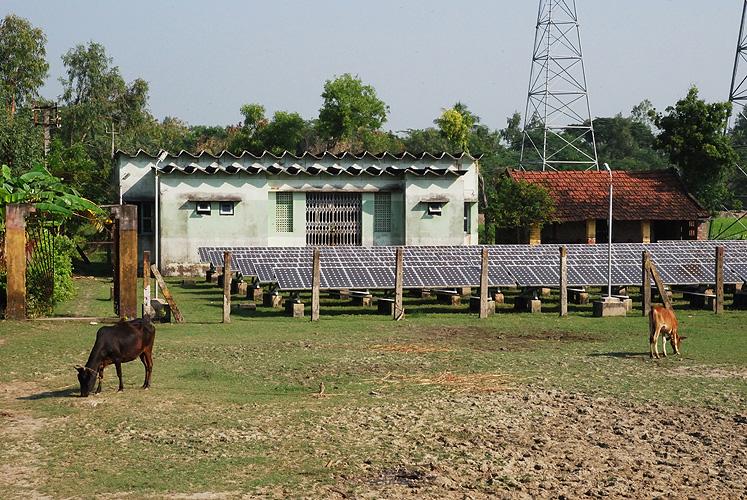 Lndliche Solaranlage auf einer Insel im Ganges-Delta 