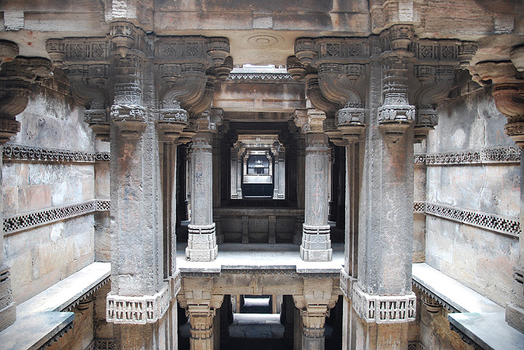 Step-well, ein begehbarer Tiefbrunnen in Ahmedabad 