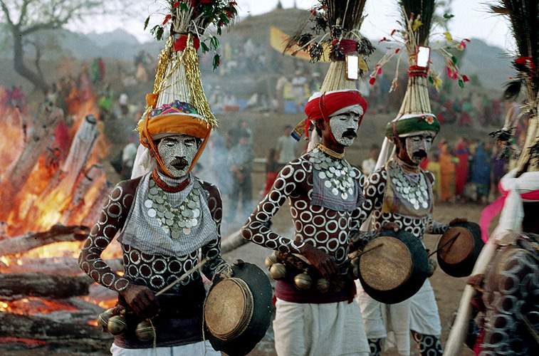  Tnzer beim Holi-Fest der Bhil, Madhya Pradesh  