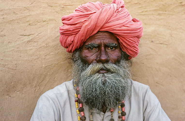 ltester in einem Wstendorf in Rajasthan 