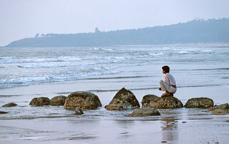 An einem Strand südlich von Mumbai - Goa 05