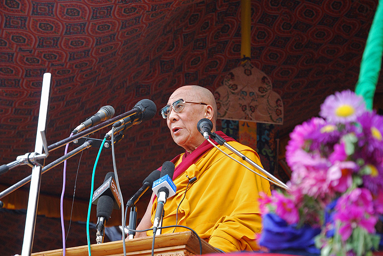  Der Dalai Lama während einer Ansprache in Leh 