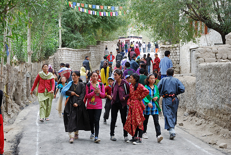 Frauen und Mädchen in der Hauptstadt Leh - Ladakh 28