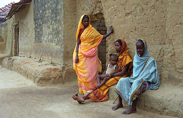 Frauen in einem Dorf in West-Bengalen  