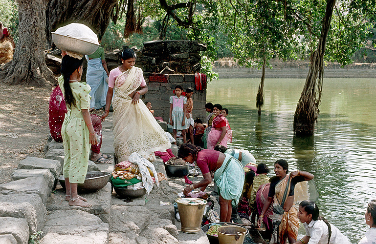 Wäscherinnen am Teich, Maharashtra