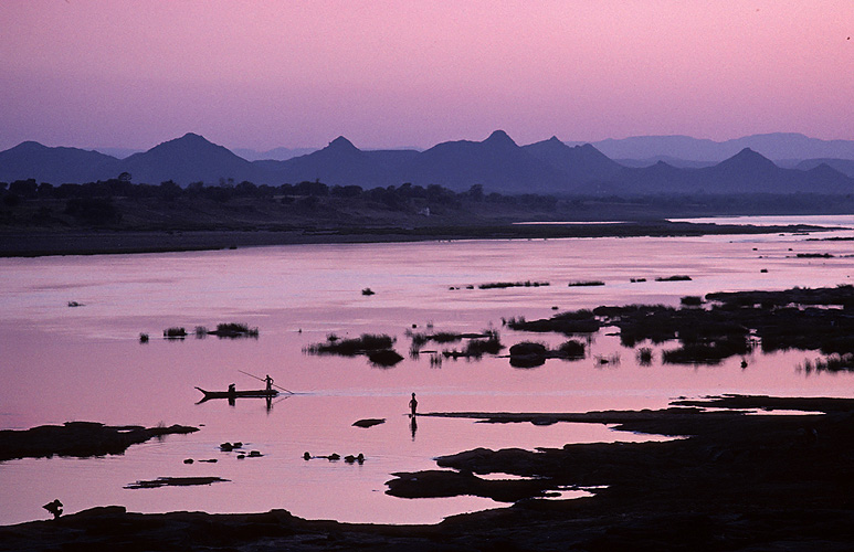 Sonnenuntergang über der Narmada bei Badwani, Madhya Pradesh - Narmada-Fluss 01