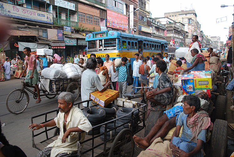 Straßenleben in der Innenstadt von Kolkata