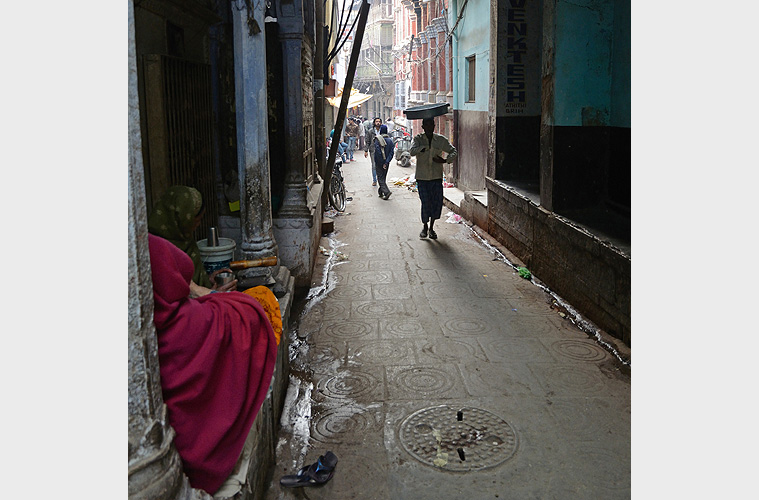 Gasse in der Altstadt von Varanasi