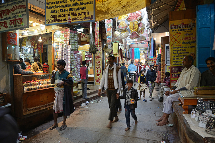 Basar in der Altstadt von Varanasi