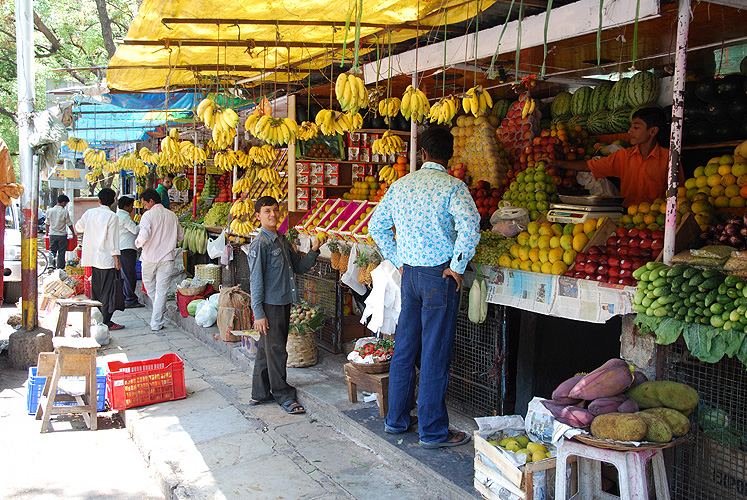 Früchtemarkt in einem Vorort von Pune
