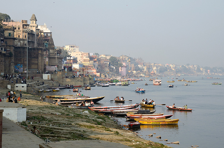  Bootsverkehr auf dem Ganges