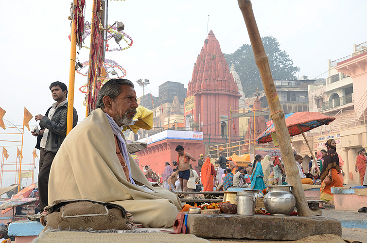  Hindu-Priester wartet auf Kundschaft