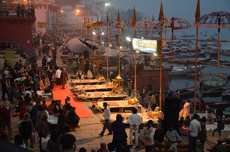 Vorbereitung für das Ritual zur Verehrung des Ganges