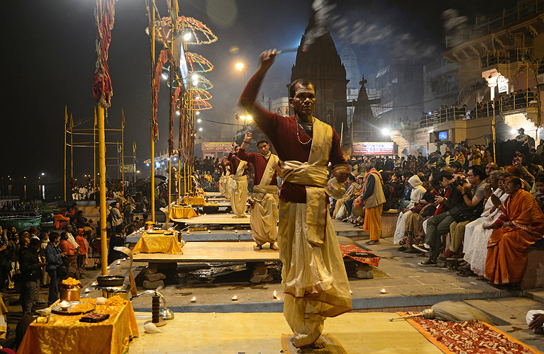  Abendliches Ritual zur Verehrung des Ganges