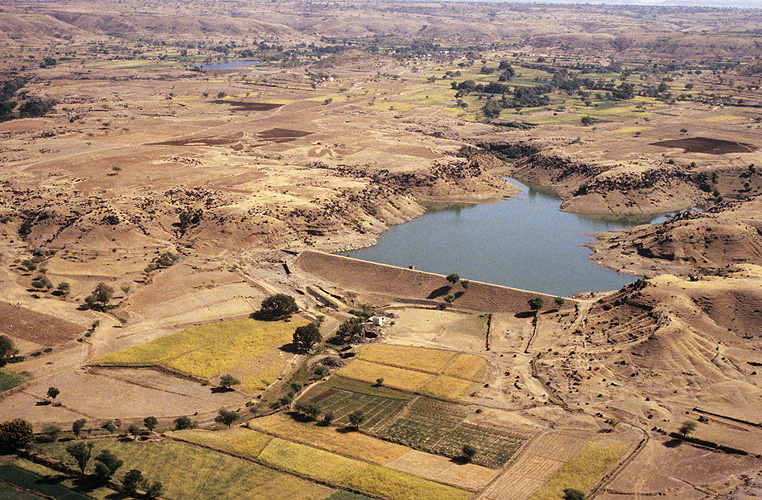 Bewässerungsteich im Dürregebiet von Maharashtra