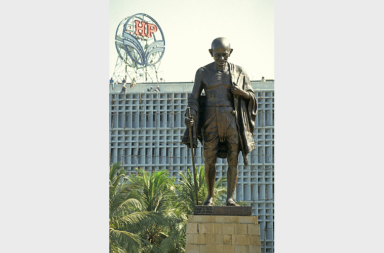  Statue Mahatma Gandhis in Mumbai - Geschichte 02