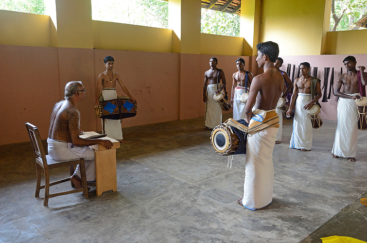 Trommelschule in Kerala 
