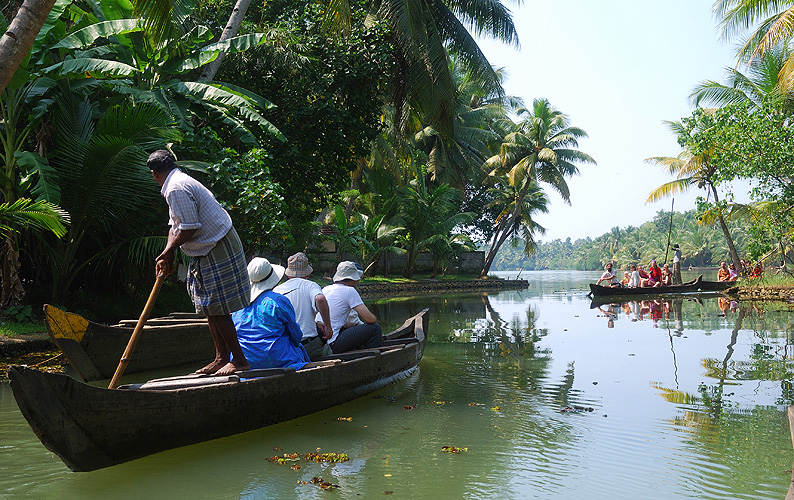 Kanu-Fahrt durch die Backwaters von Kerala - Touristen 12