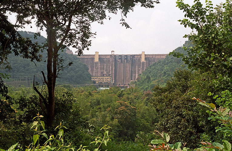  Mega-Staudamm im Dschungel der Western Ghats-Berge