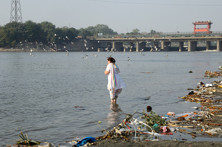  Gebet zur Verehrung des Yamuna-Flusses in Delhi
