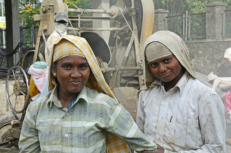 Bauarbeiterinnen in Pune