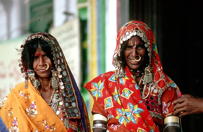  Frauen vom Volk der Lambadi, auch Banjara genannt 