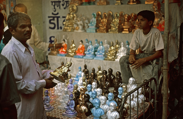 Miniaturstatuen von Buddha und Bhimrao Ambedkar zum Verkauf - Dalits 14