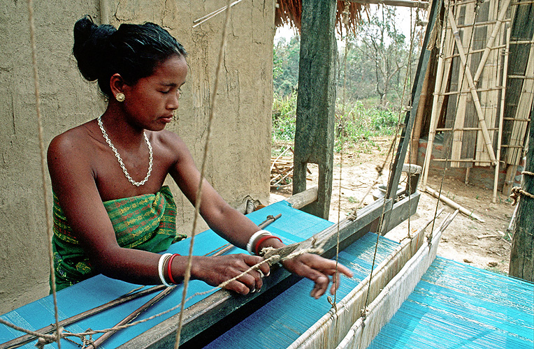 Bodo-Frauen in Assam weben ihre Saris meist selbst