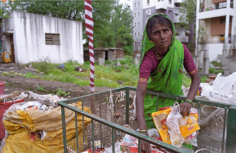 Müllsammlerin in Pune