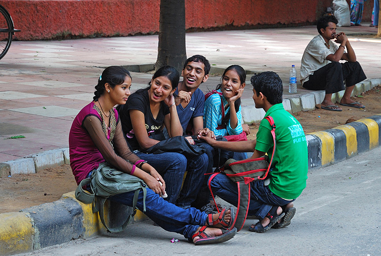 College-Studenten treffen sich in New-Delhi