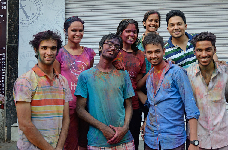 Studenten beim Holi-Fest in Pune