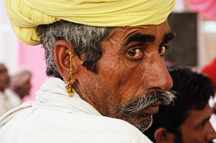Kamelhirte mit Goldohrring in Rajasthan