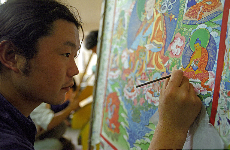 Kunststudent malt eine Thanka, Dharamsala 