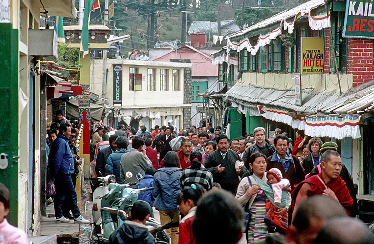 Hauptstraße von McLeod Ganj nahe Dharamsala