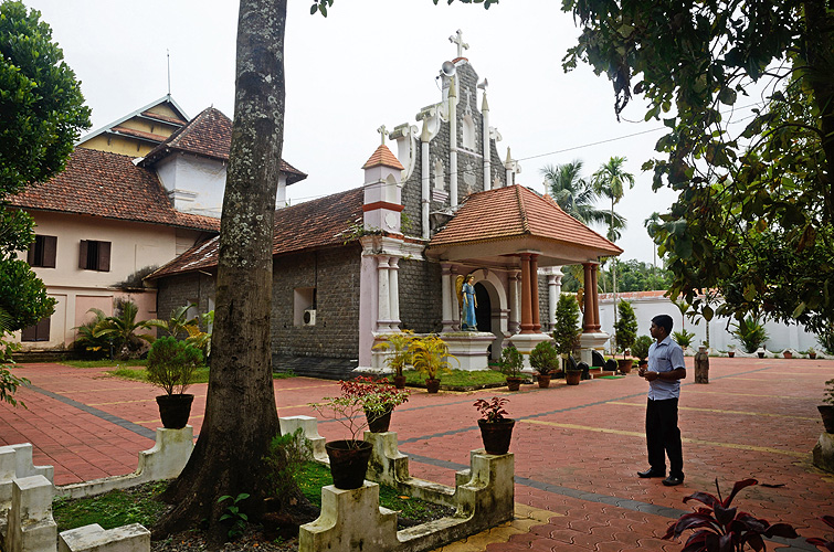 Ursprungskirche des Apostel Thomas in Ashikod, Kerala - Christen 02