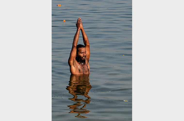 Yoga im heiligen Fluss, Allahabad