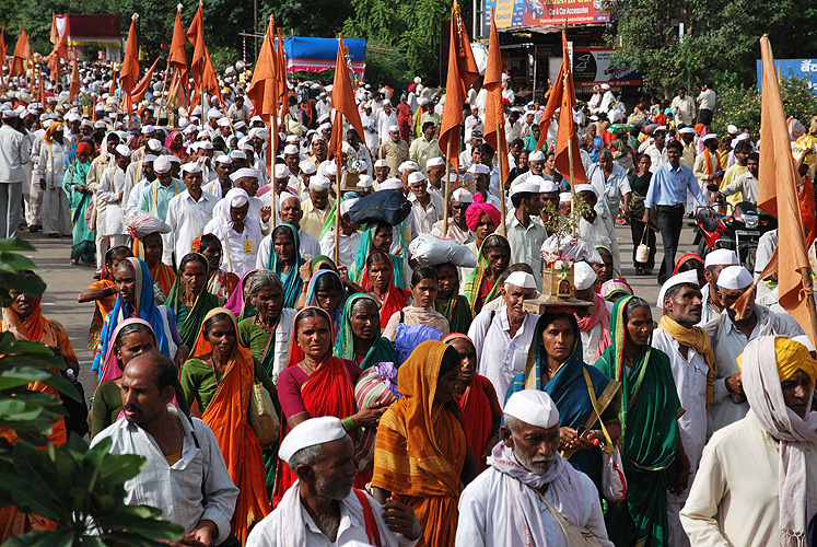 Pilger füllen die Straßen der Millionenstadt Pune - Pandharpur Yatra 10