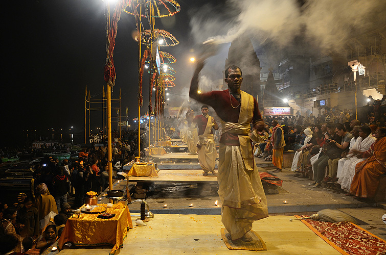 Ganga Aarti - Ritual zur Verehrung des Ganges, Varanasi