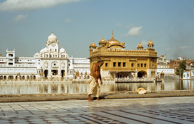 Der Goldene Tempel in Amritsar, höchstes Heiligtum der Sikhs